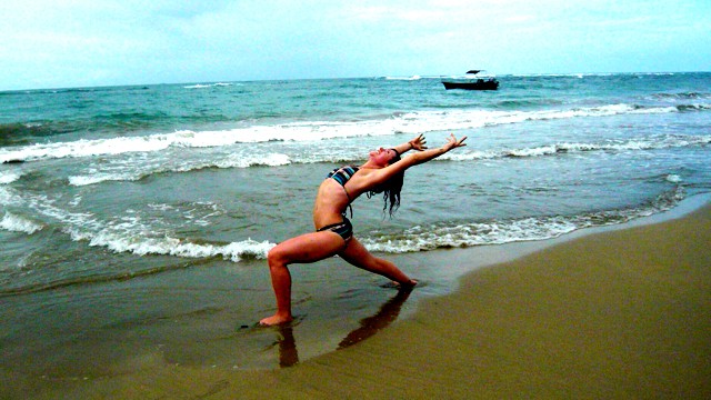 calen-beach-yoga2