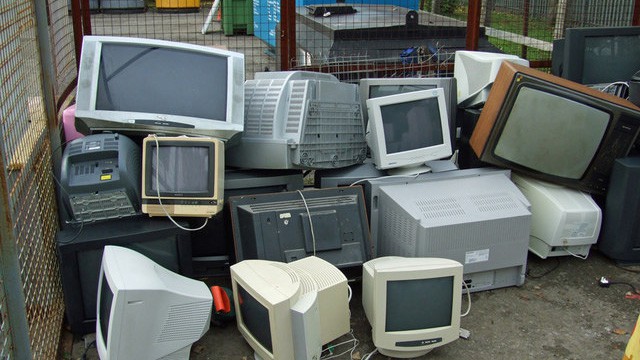 tv_and_computer_monitor_recycling_pen_-_geograph