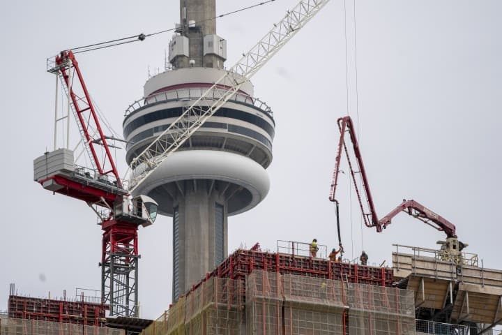 cn_tower_construction