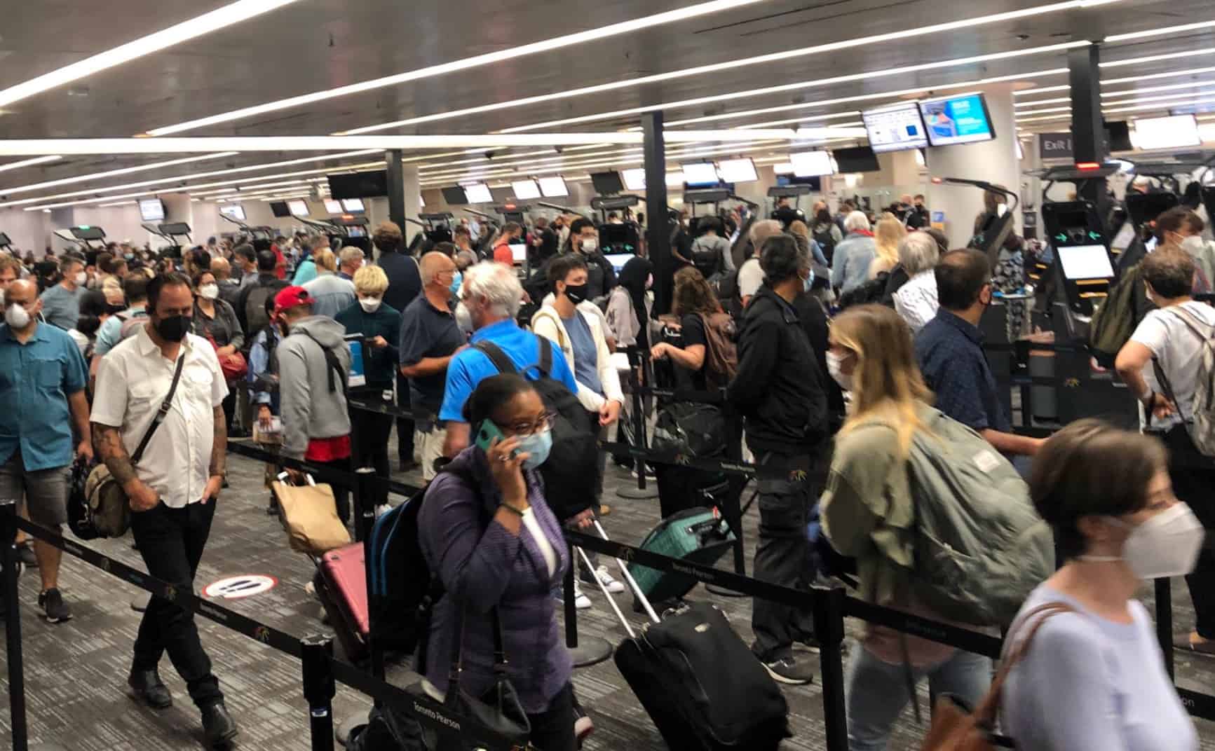 pearson_airport_mississauga_crowds
