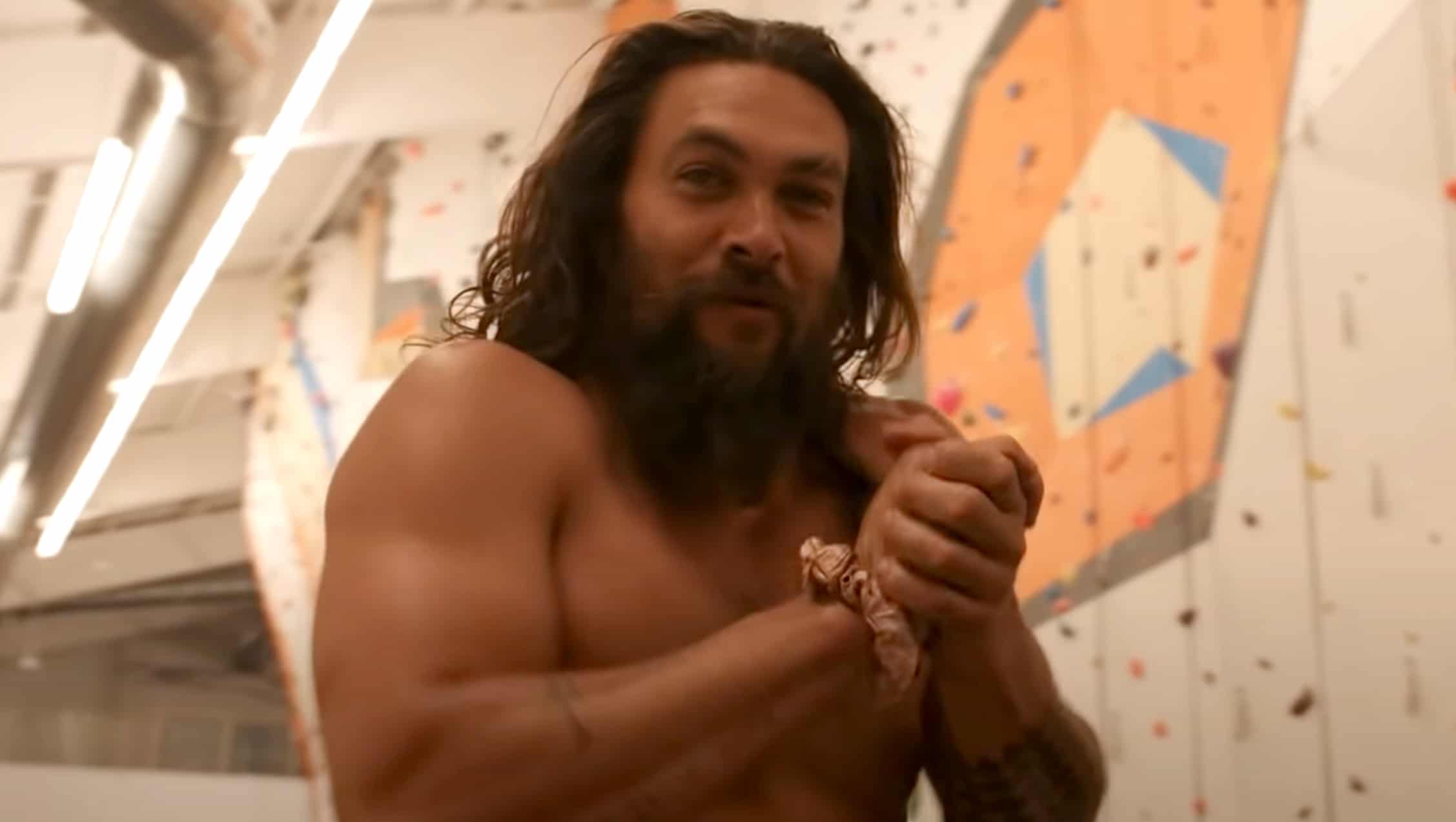 VIDEO: 'Aquaman' star Jason Momoa scales walls at Mississauga climbing gym - insauga.com