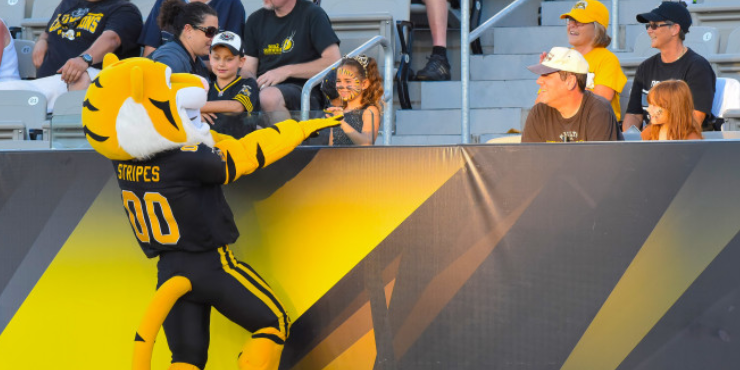 Hamilton Tiger-Cats team up with school board to educate students on social issues, health, history of Canadian football