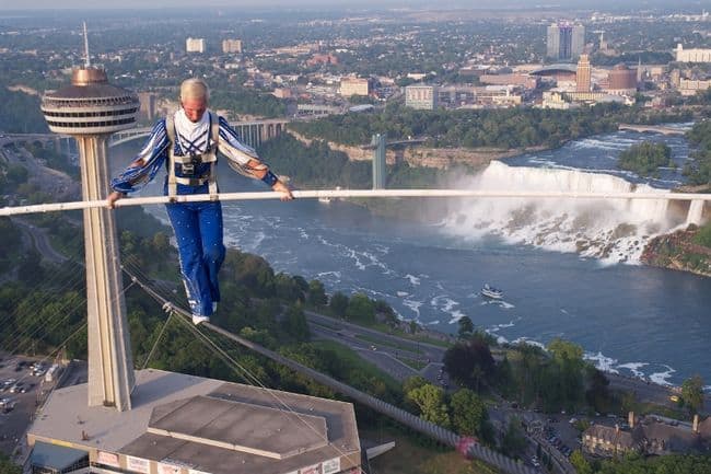 The Niagara Falls tightrope walker that dazzled the crowd for 10