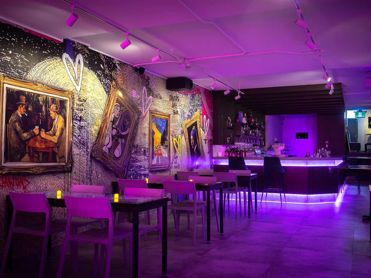 New Mississauga restaurant Canvas Art Bar is immersed in gorgeous artwork