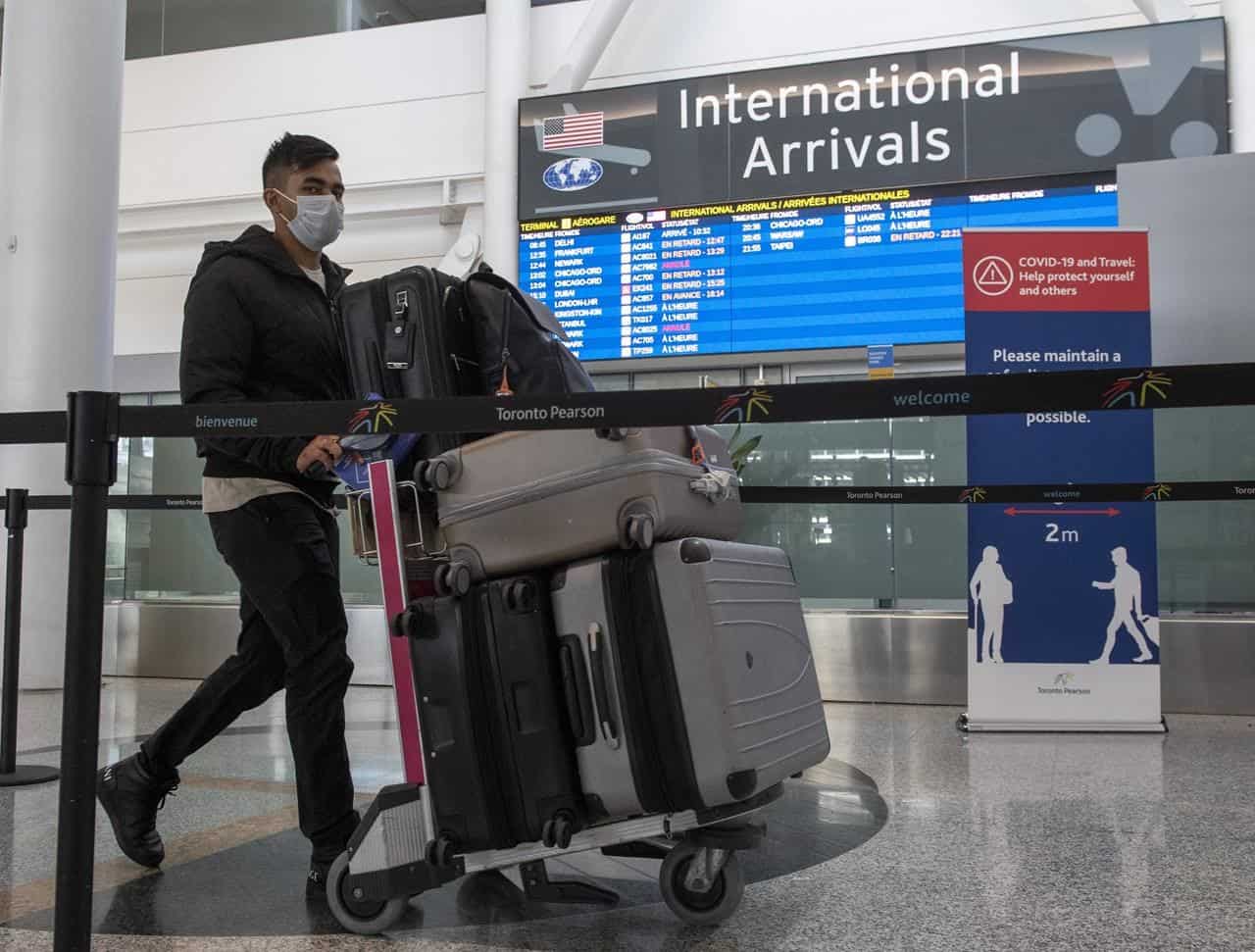Experts at odds over value of COVID-19 tests for travellers at Pearson Airport in Mississauga
