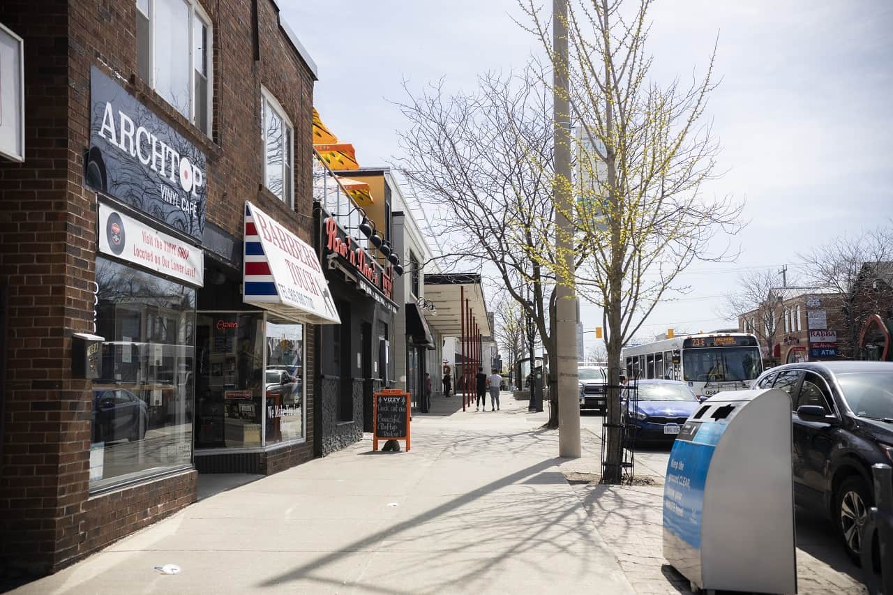 With its convenient location in Port Credit, Bridge House residents are close to a ton of great shopping via some of the city’s best businesses and restaurants along Lakeshore Road.