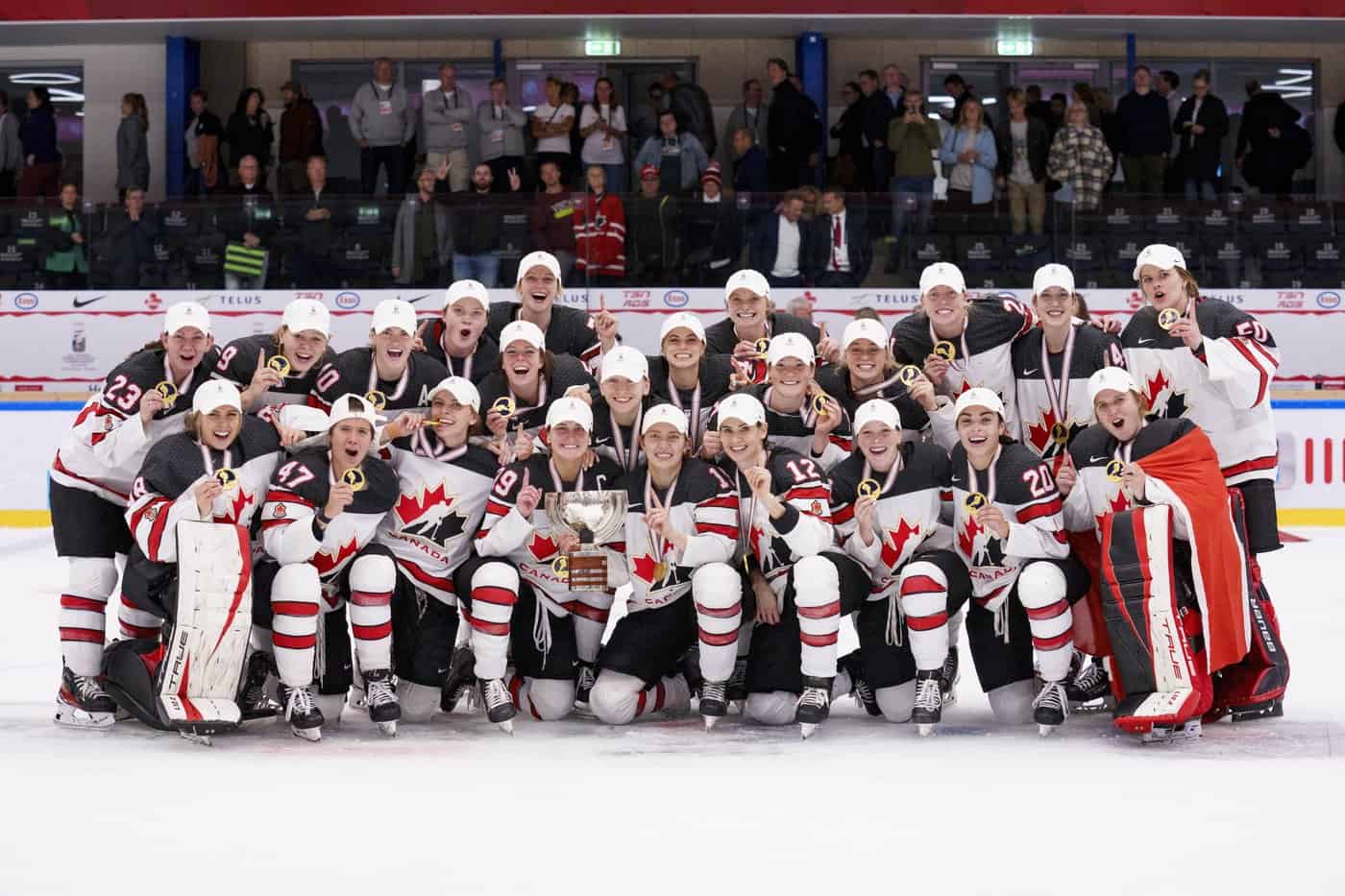 Sehen Sie, wie Kanada bei den IIHF Women’s World Hockey Championships in Brampton gegen die Schweiz spielt