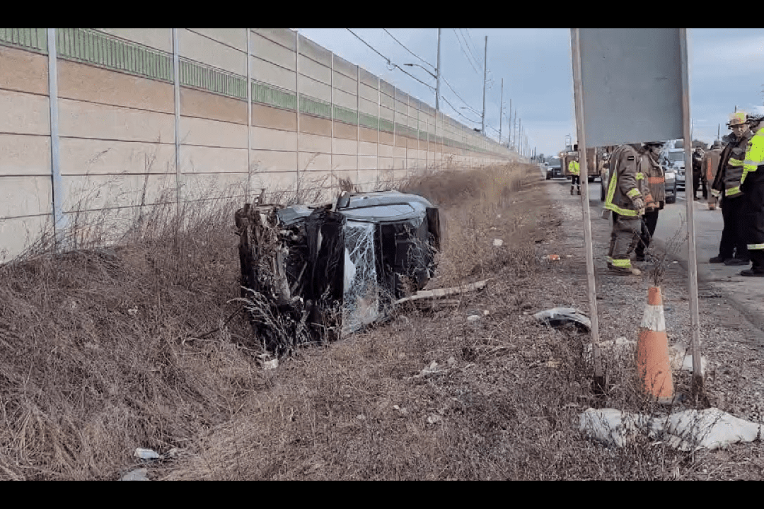 QEW accident. Two trapped and injured