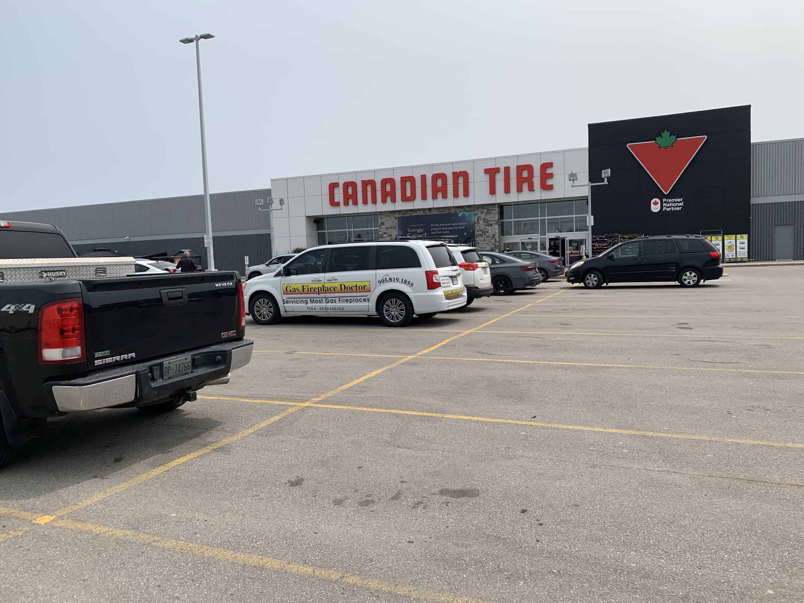 Canadian Tire says they 'don't condone' anti-Trudeau protests like one  outside Oakville store