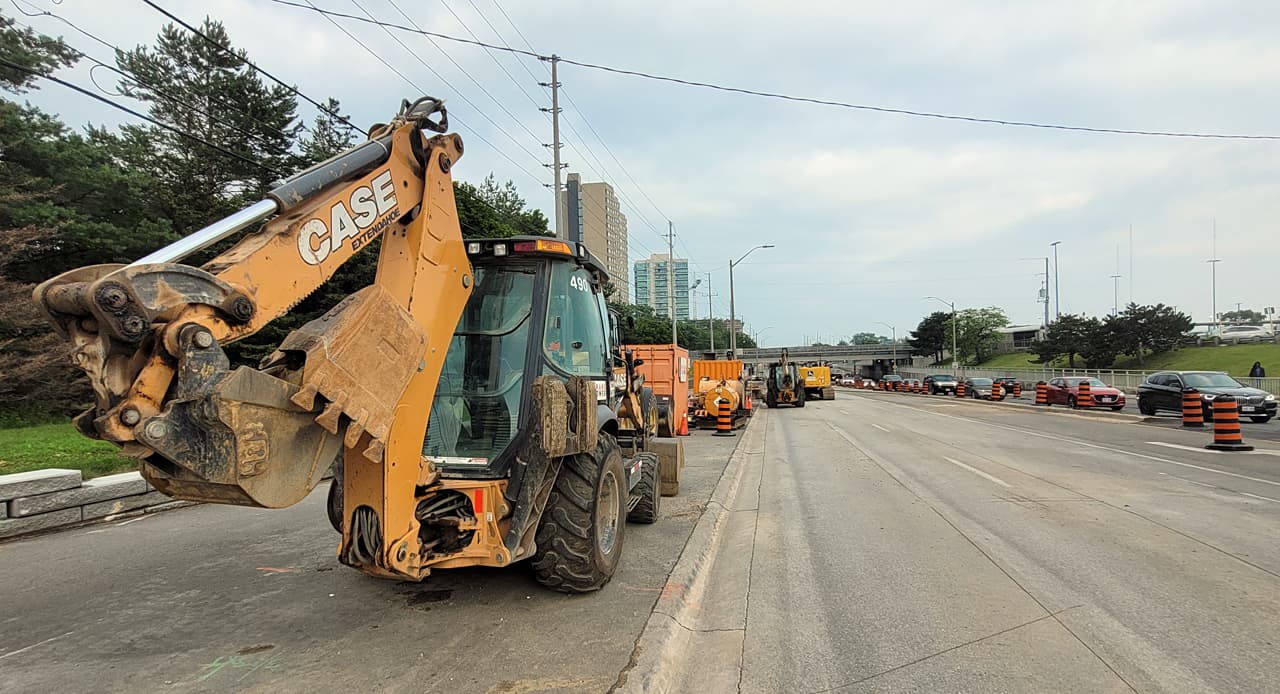 road construction delays Milton restriction lane