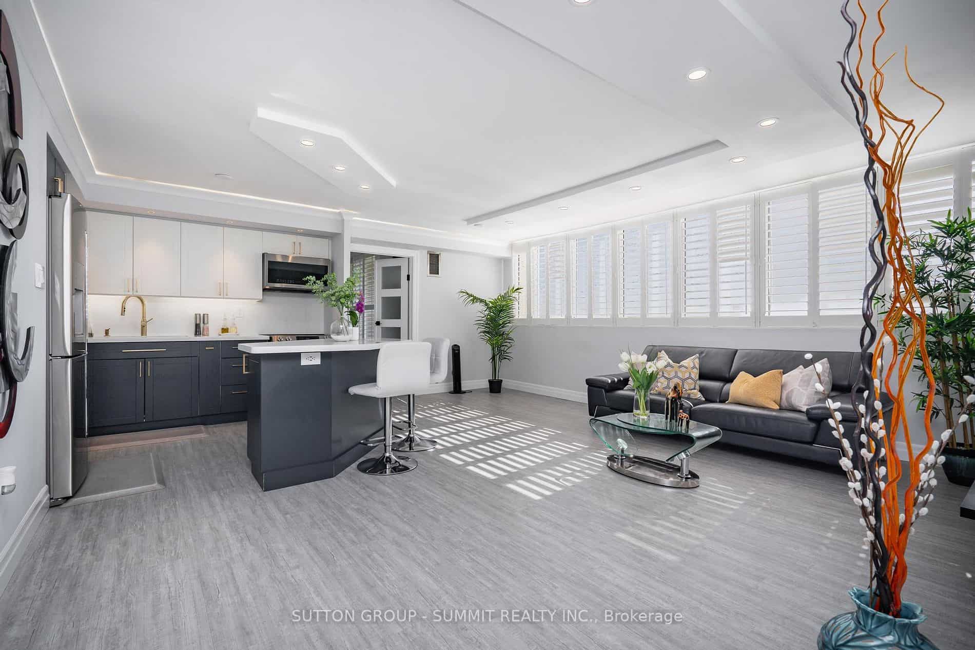 1911-3590 kaneff crescent