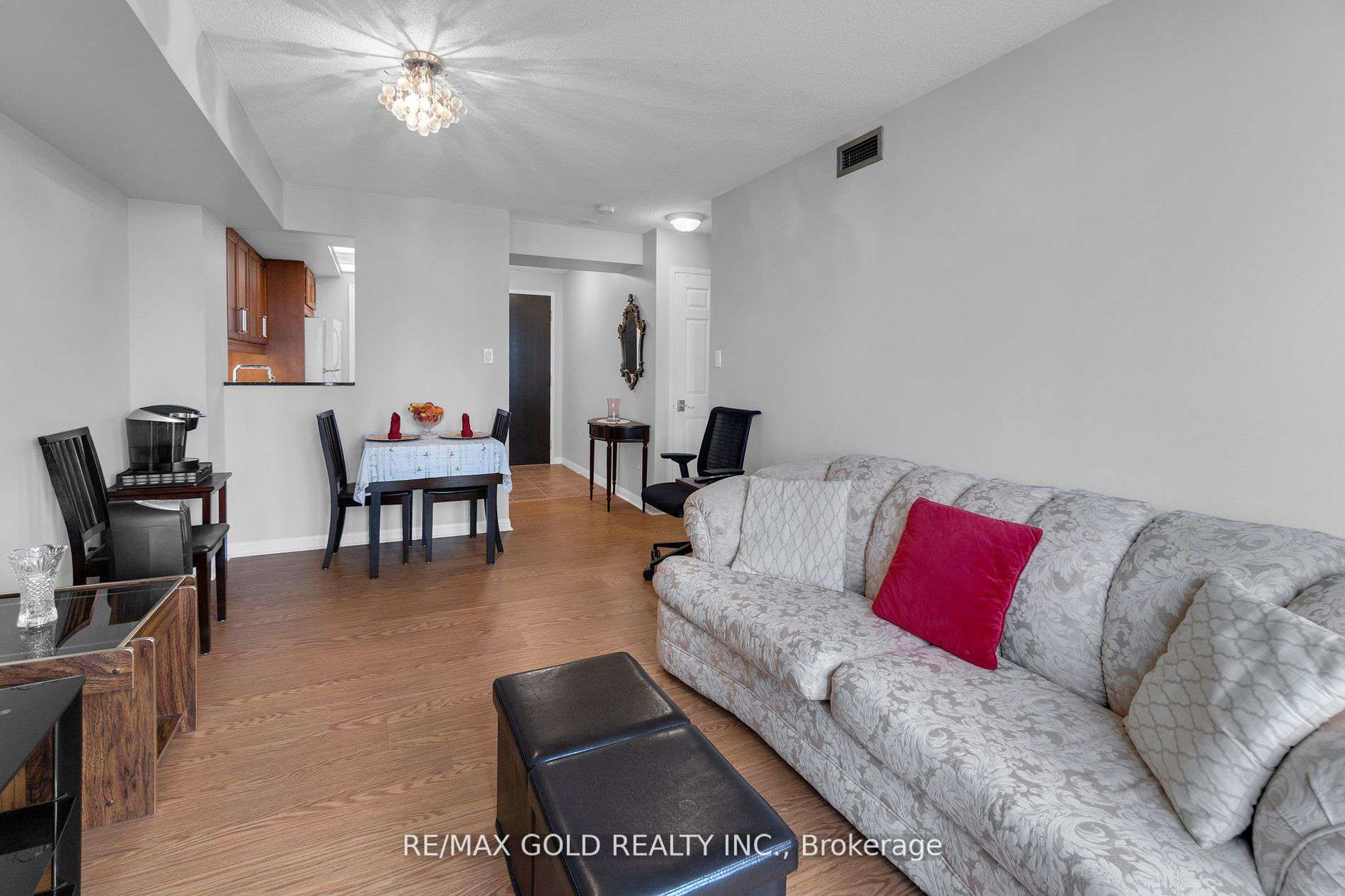 613-55 kingsbridge garden circle