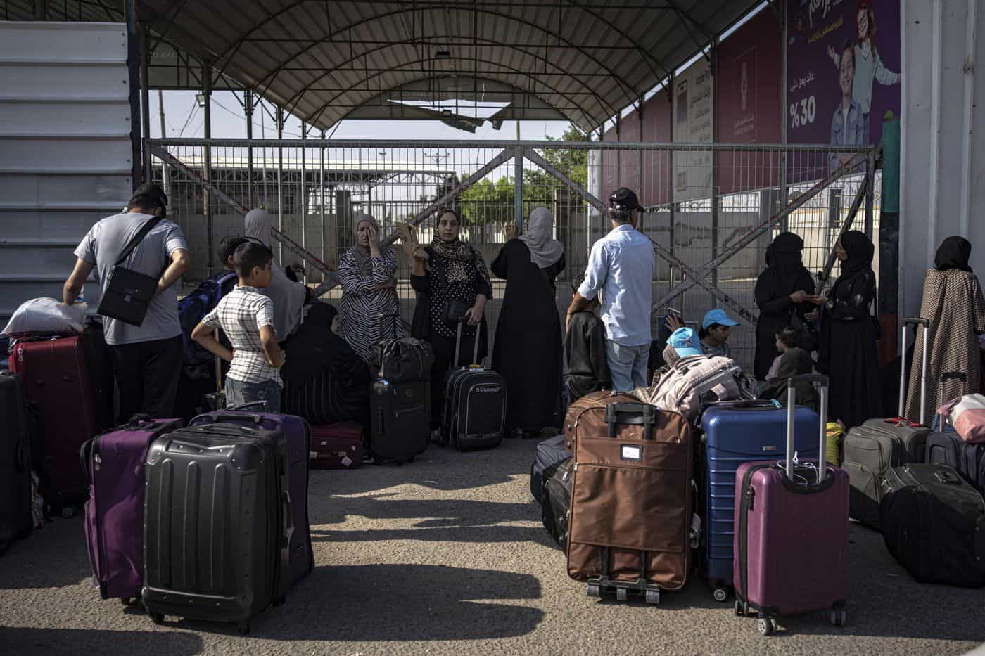 Canadians trapped in Gaza still waiting to leave as border crossing set to reopen
