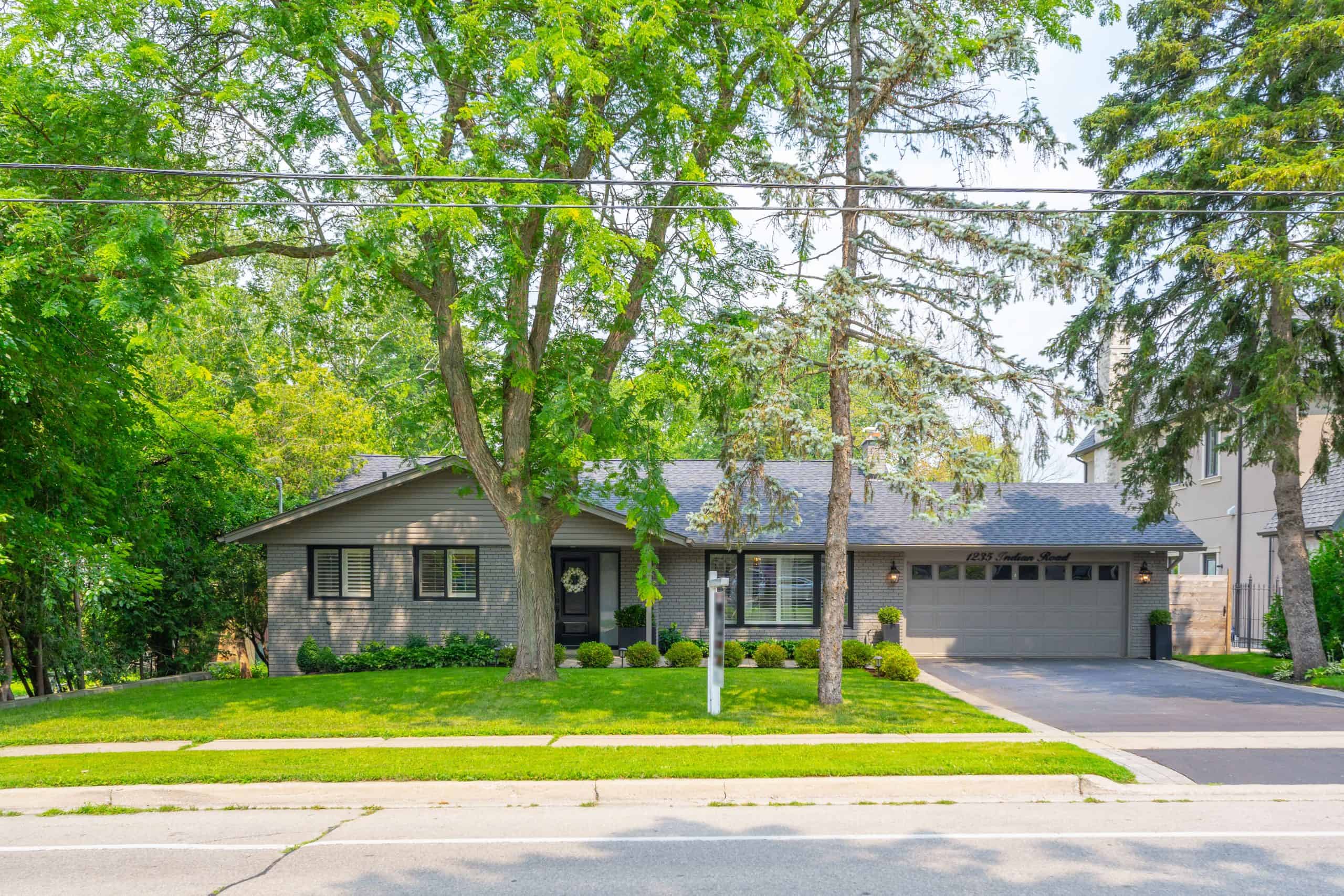 house-of-the-week-home-nestled-in-sought-after-mississauga