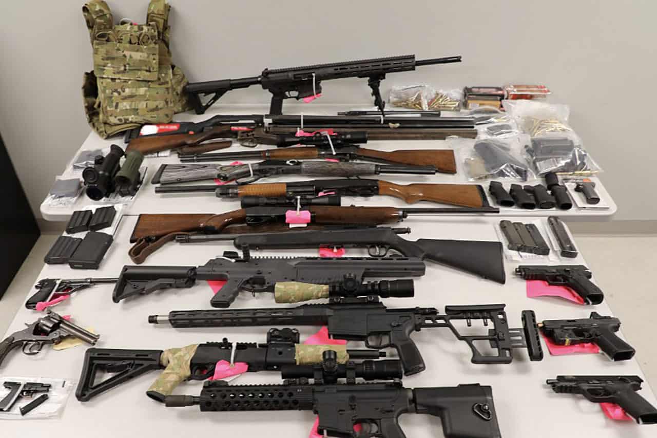 weapons canada border