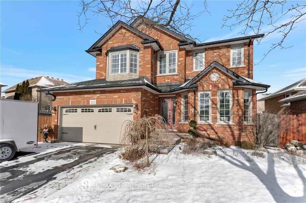 222 eagleglen way hamilton