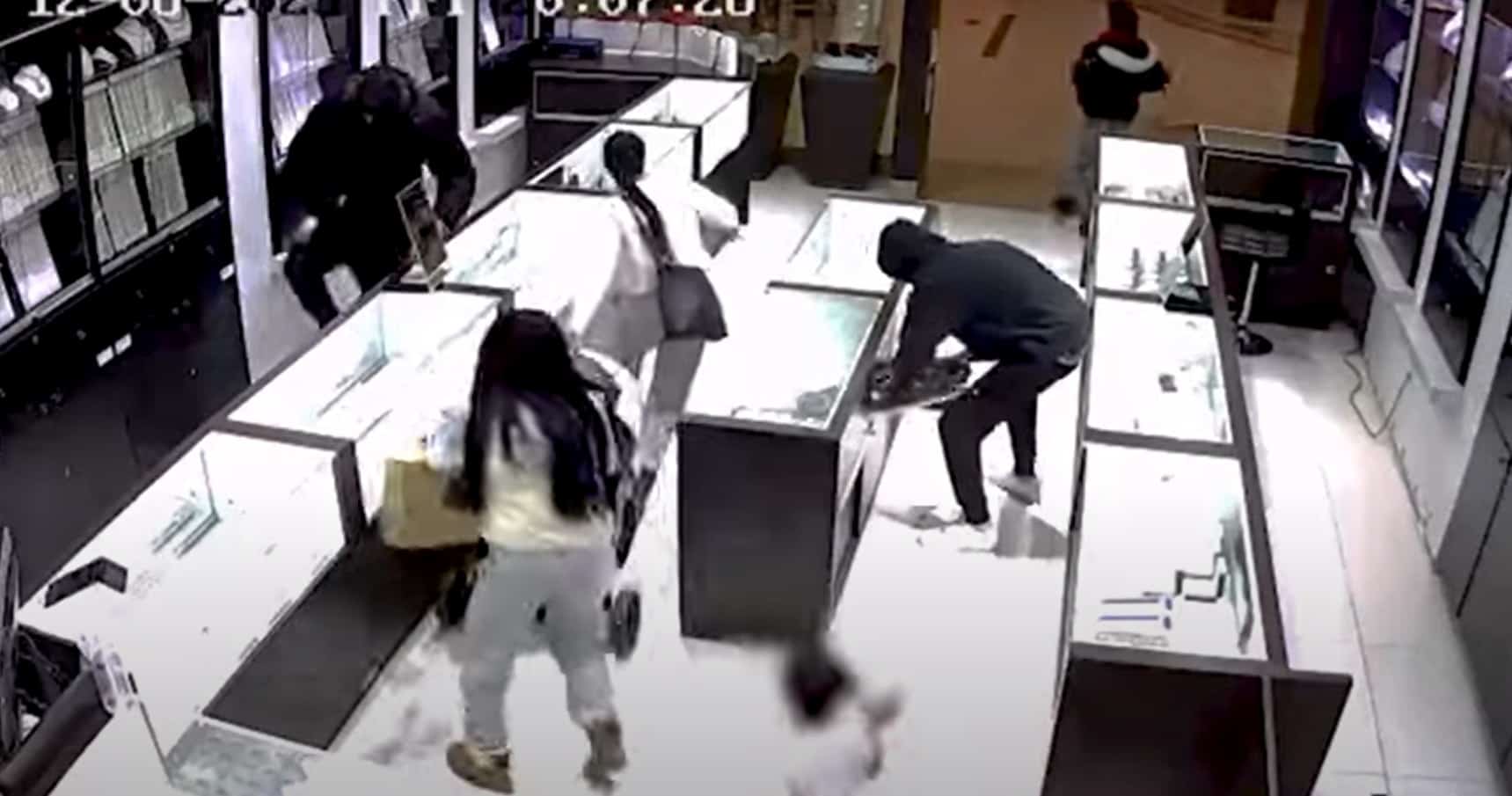 Mississauga and Brampton jewelry store smash and grab robberies