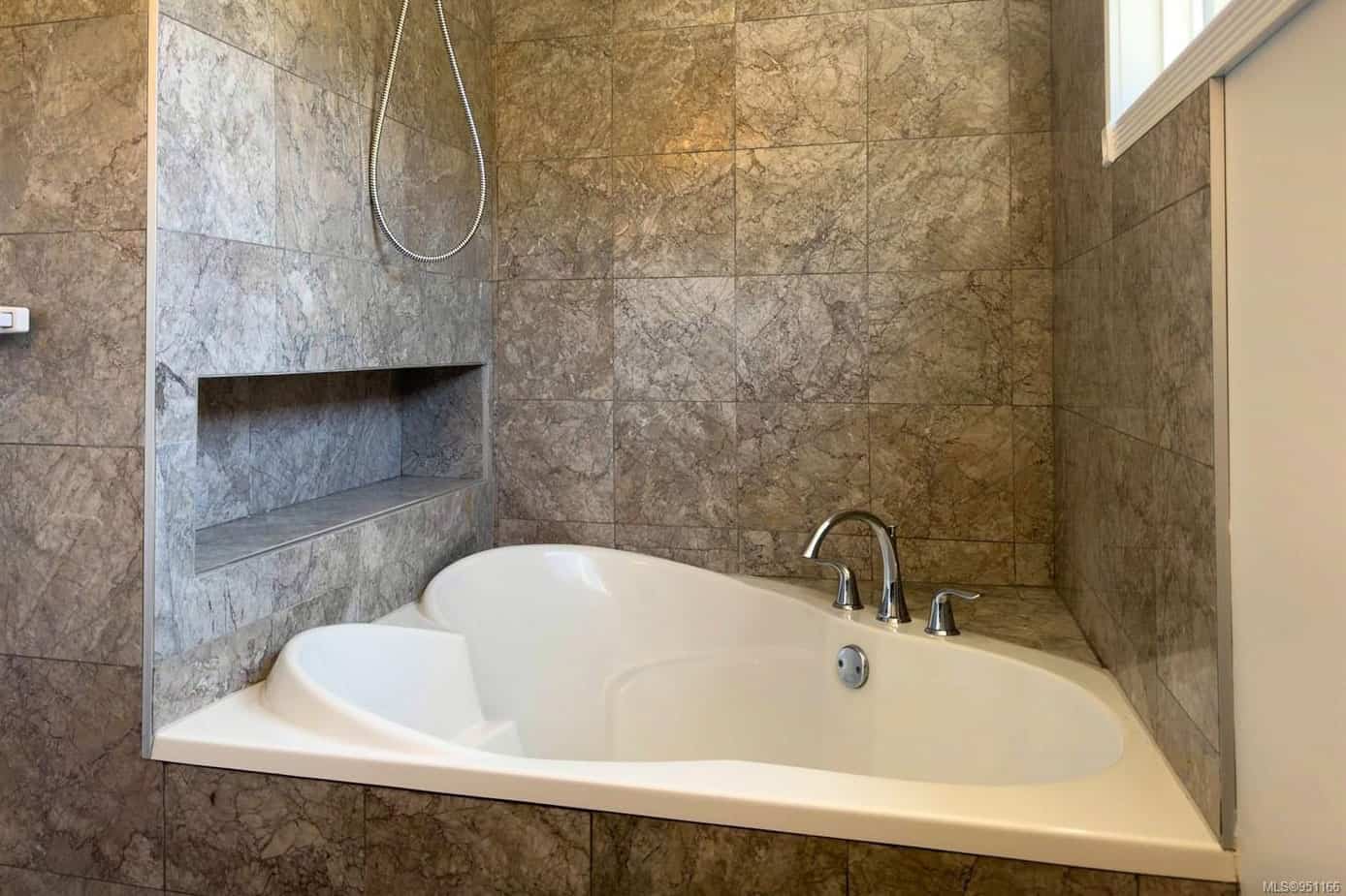7337 klakish pl port hardy