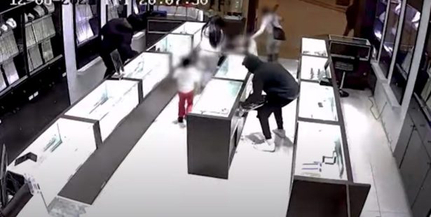 Smash-and-grab jewelry store robberies in Mississauga and across GTA of concern to police.