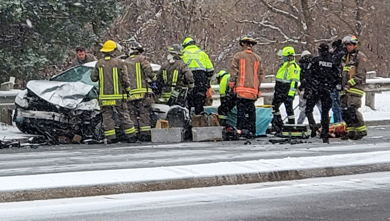 Person pulled from vehicle in two-car crash that closed major Mississauga road