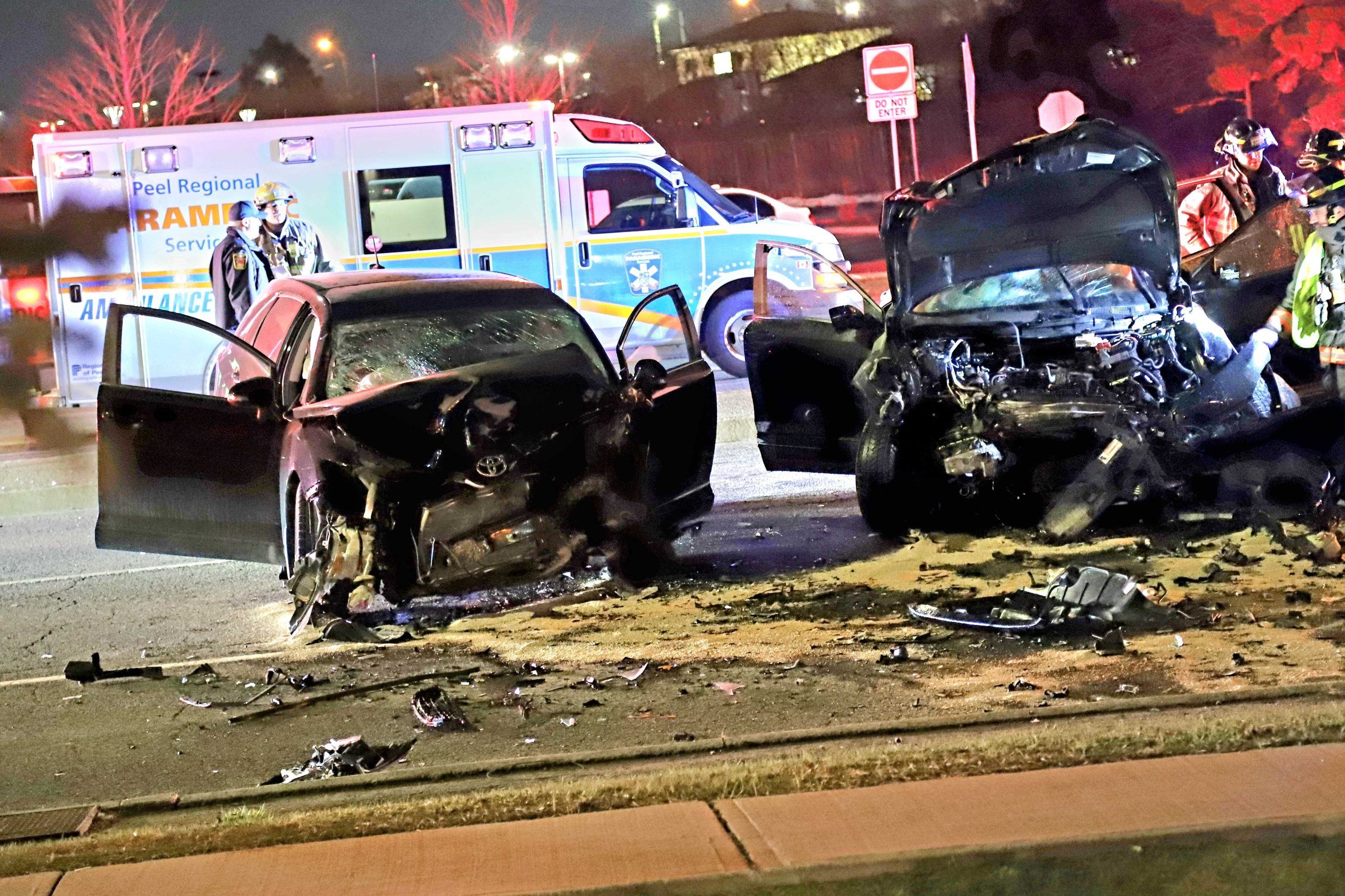 3 car accident sends several to hospital, closes major streets in Mississauga