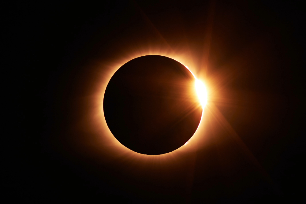 total eclipse niagara falls ontario go transit travel