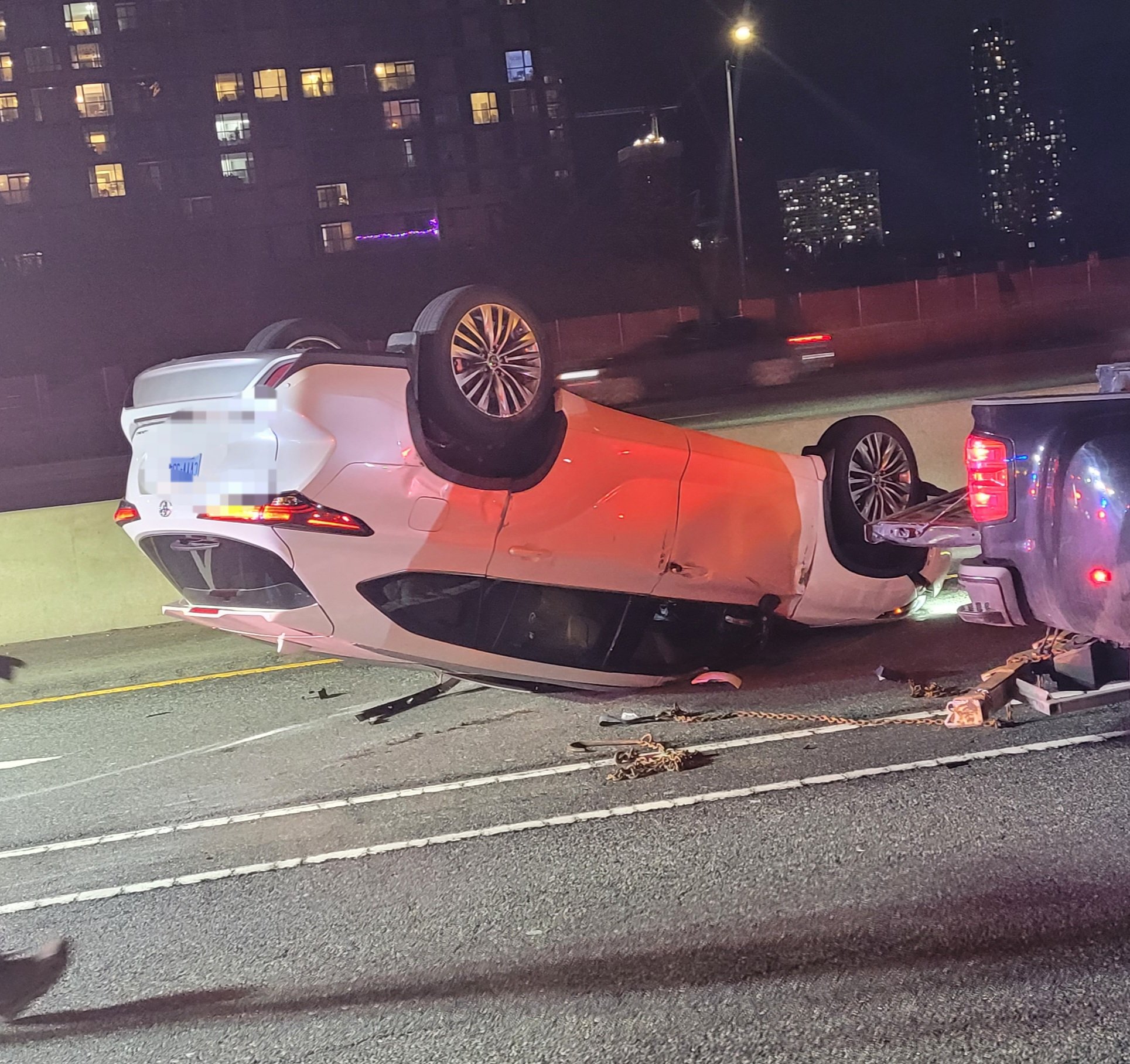 5 vehicle crash on highway 403 in Mississauga