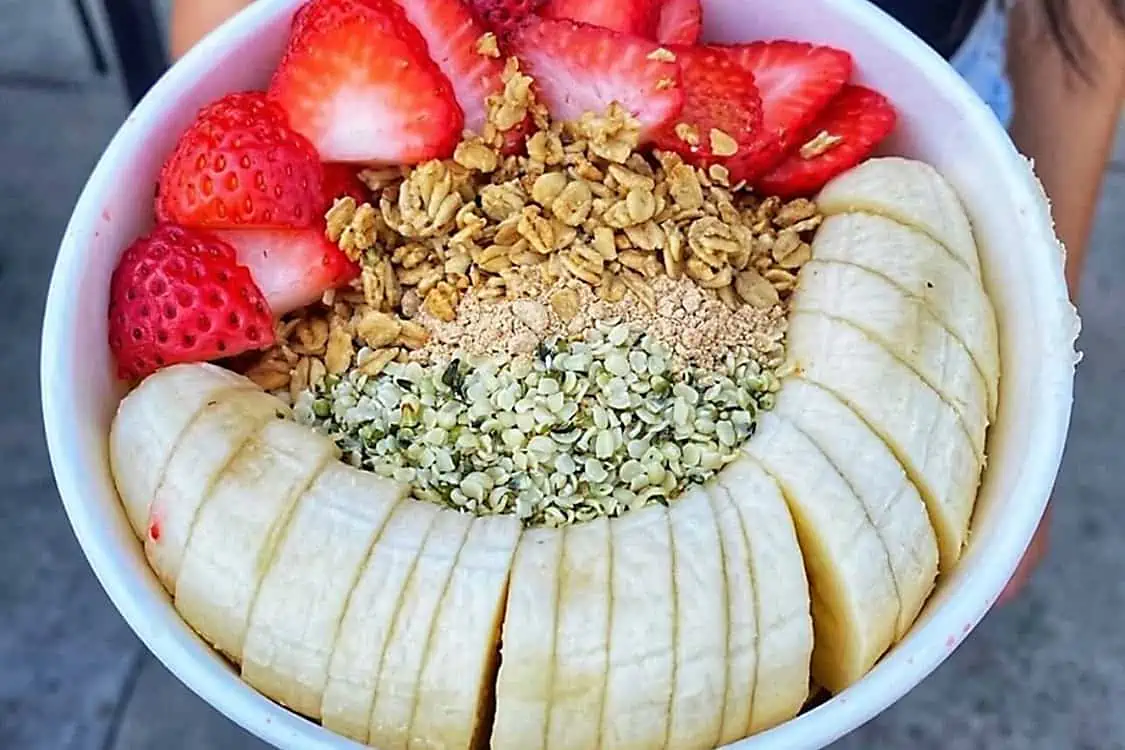 Qwench Juice bar and healthy bowls, new location, opening in Milton