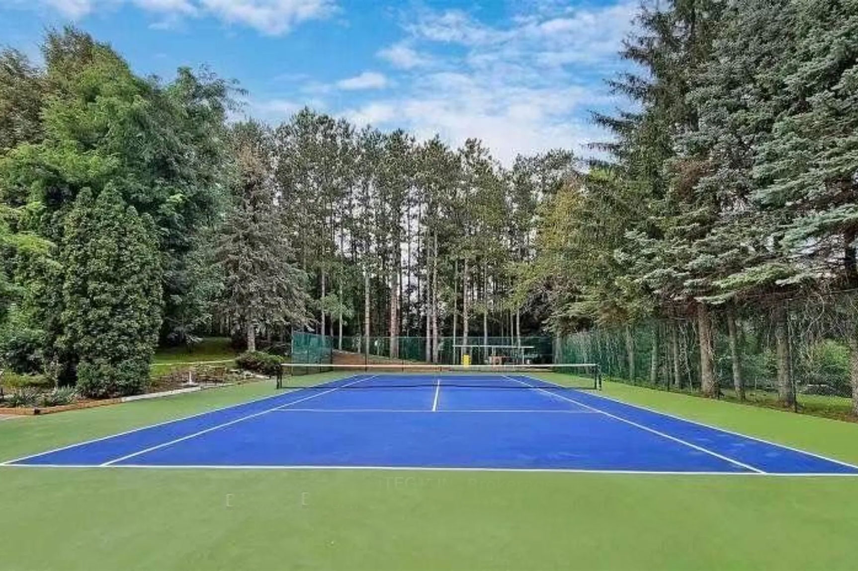305 woodland acres crescent