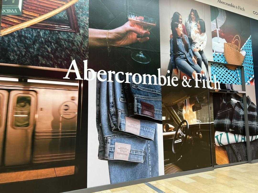abercrombie and fitch clothing store is coming to Mississauga's square one