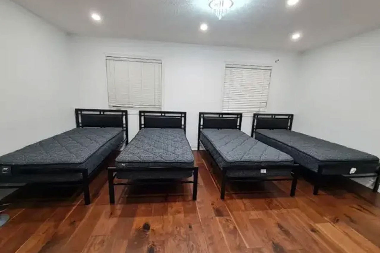 four beds one room rent misssissauga