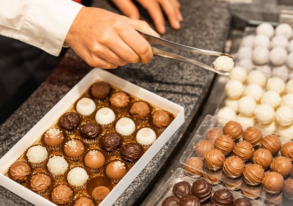 Well-known Swiss chocolate shop is opening at Square One in Mississauga | insauga