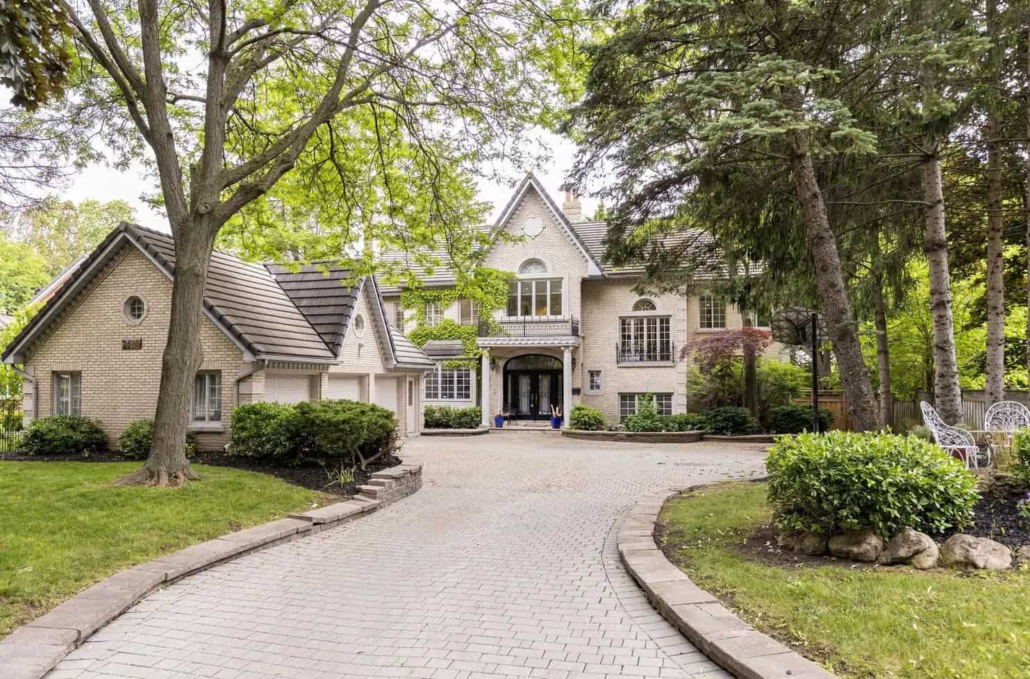 2480 mississauga road