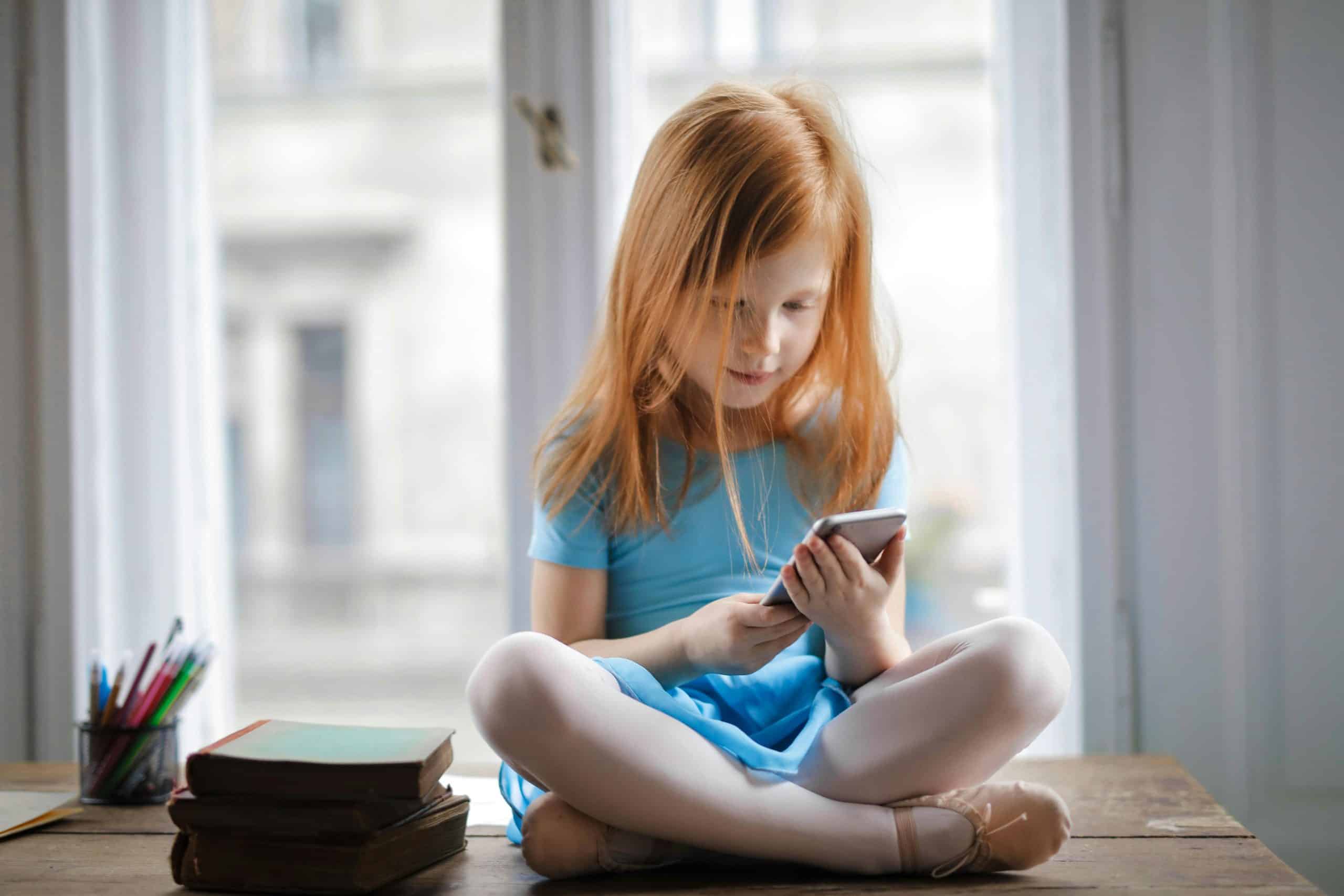 Cellphone ban to take effect in classrooms next week in Ontario