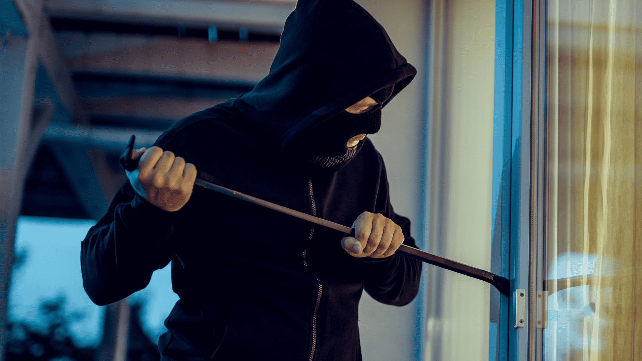 break in, enter, home invasion, steal, thieves, violent, robbery, stores, school, restaurant, apartments, factory, construction site, Mississauga, Brampton, Ontario.