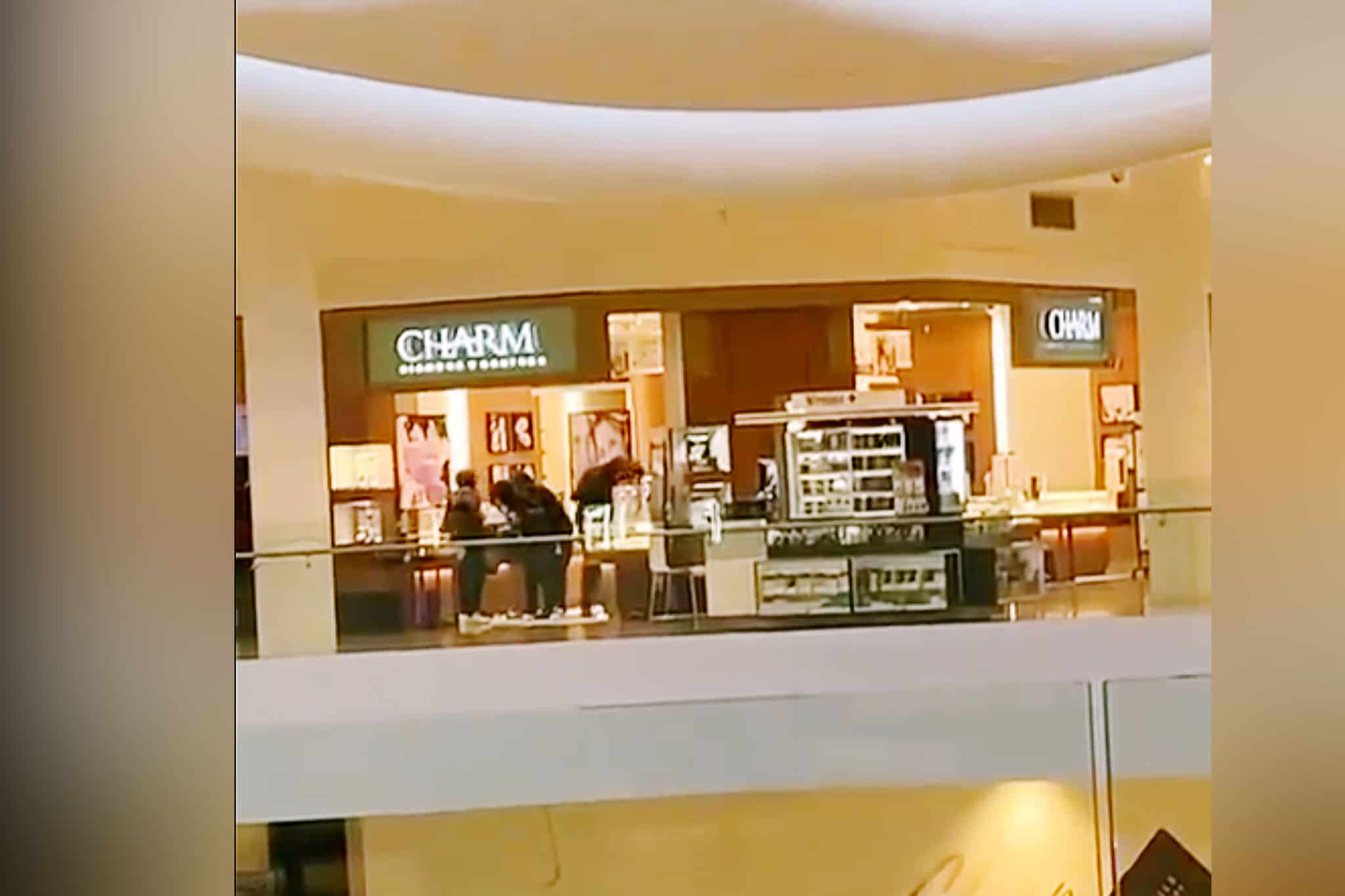 charm jewelry robbery erin mills mississauga