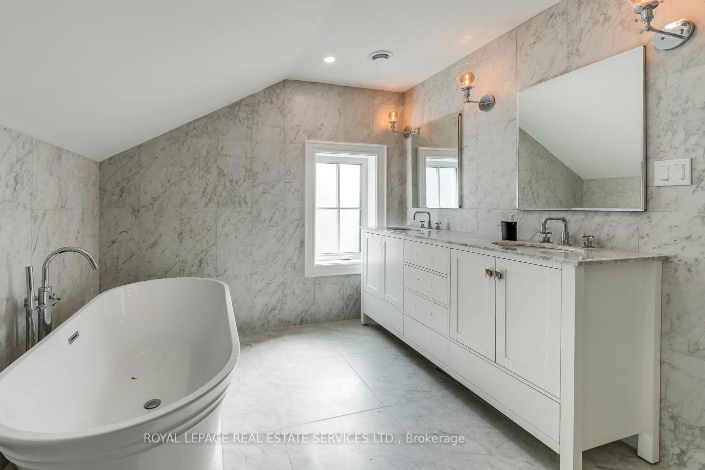 317 queen street south