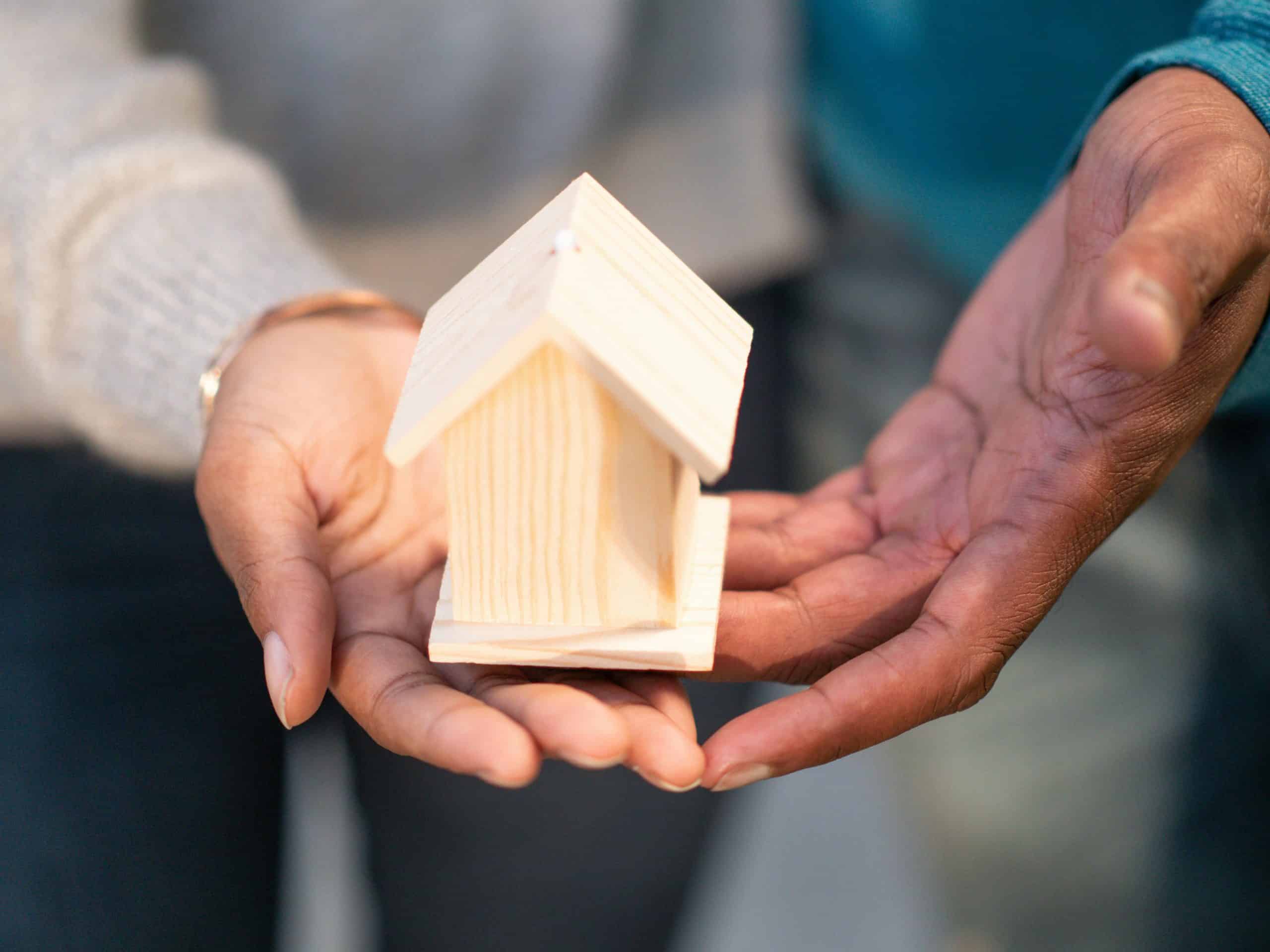 Half of Canadians still won't by a home despite predicted Bank of Canada interest cuts
