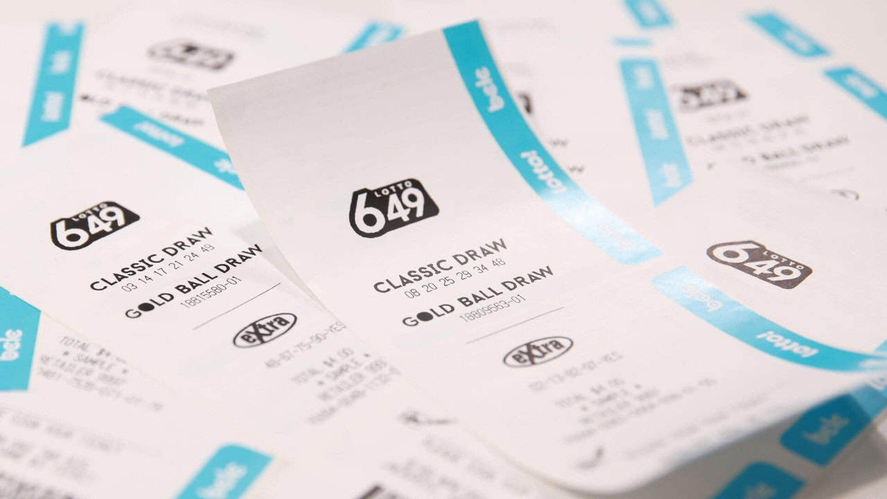 woman wins lottery canada