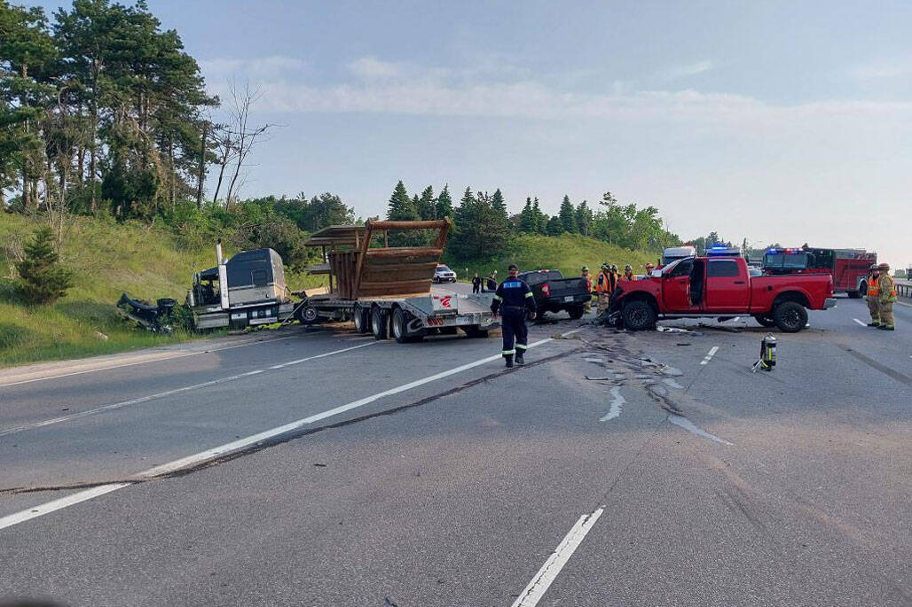 highway 400 crash barrie ontario