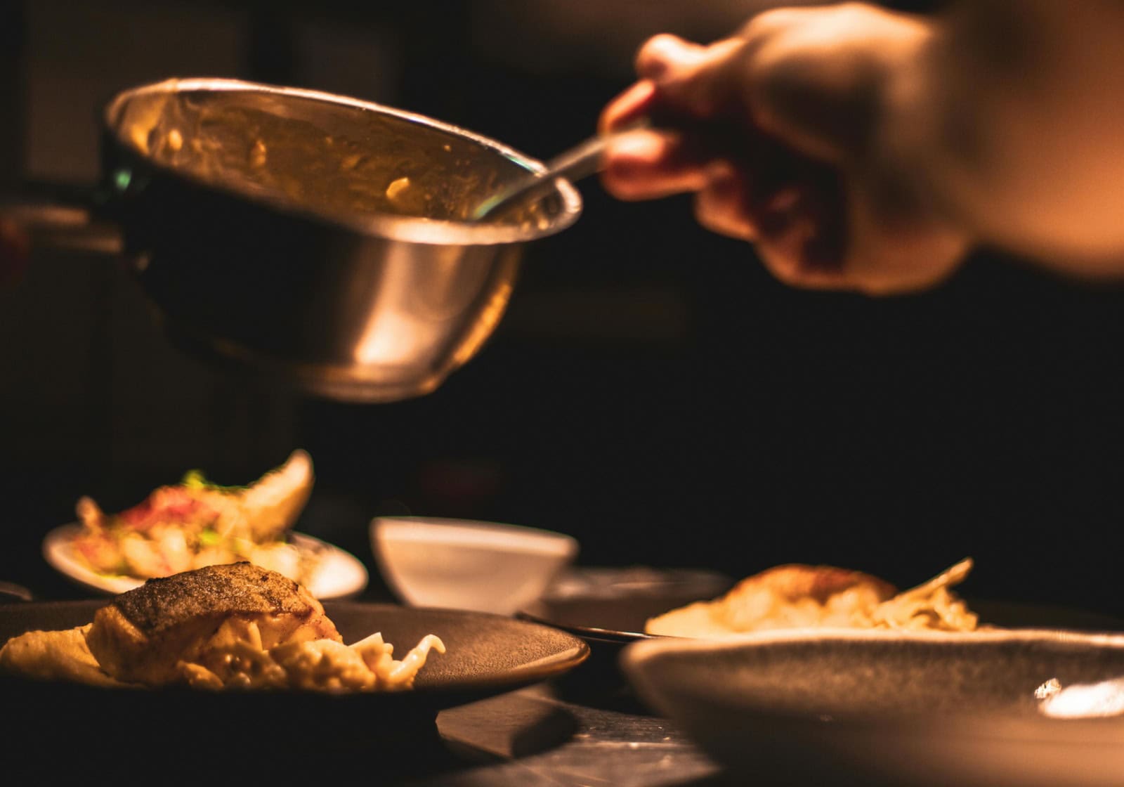 Huge majority plan to cut down on restaurant meals this year: poll