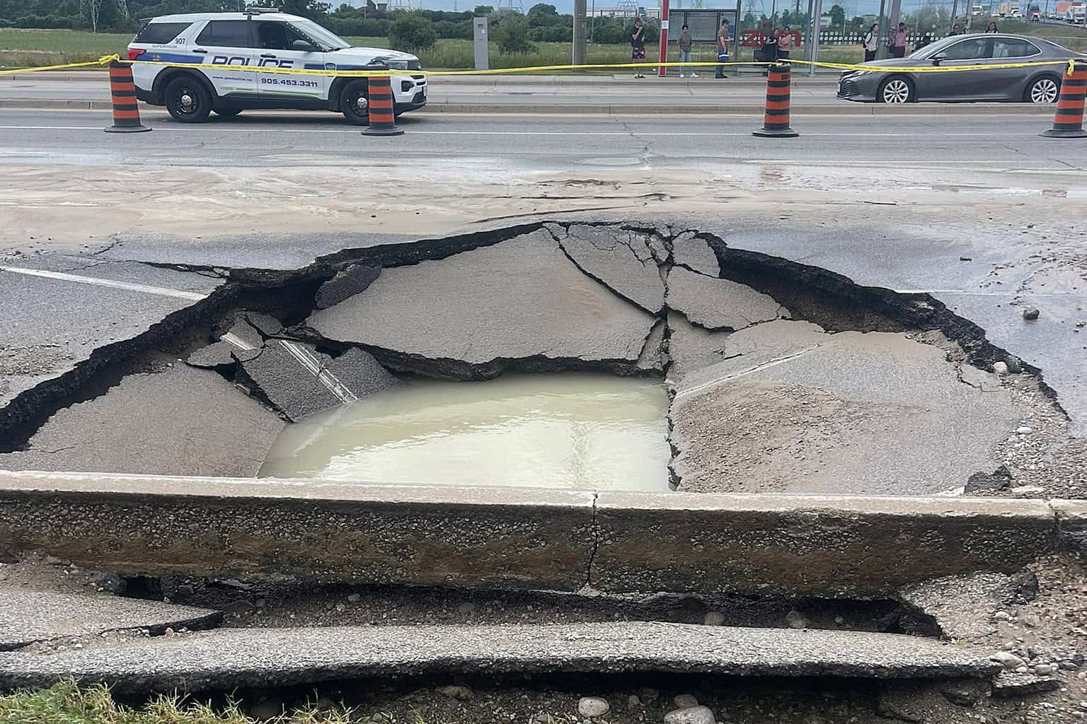 brampton sinkhole steeles