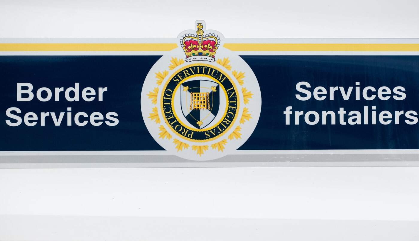 airport delays cbsa