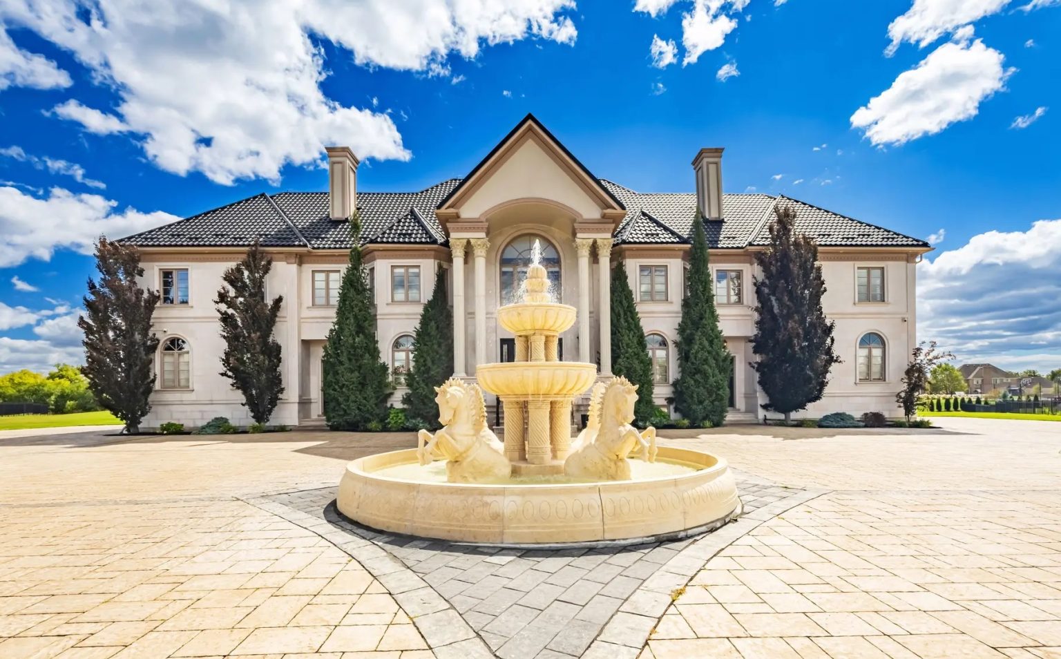 Huge 5.7 million mansion was most expensive home bought in Brampton(02)