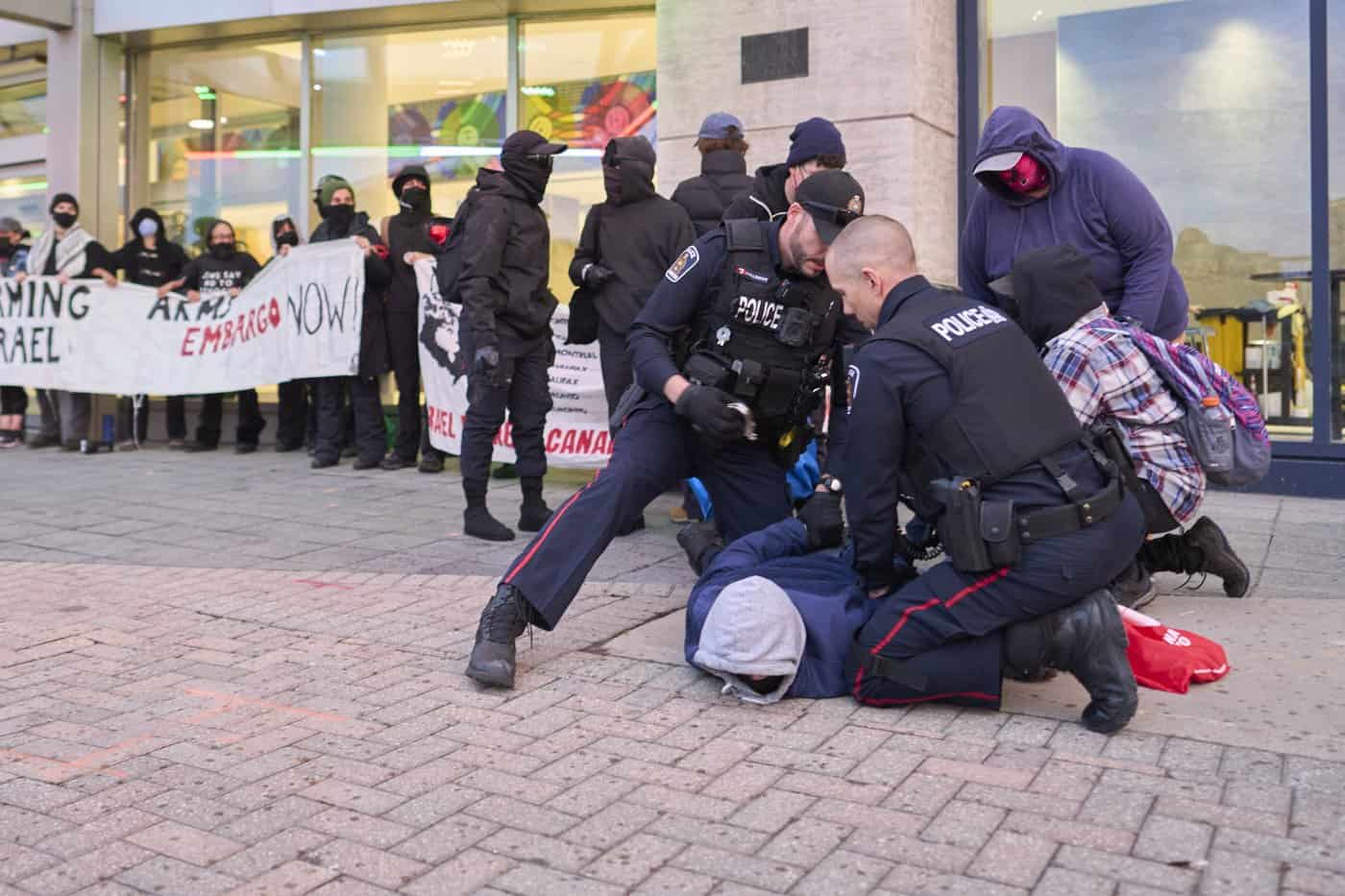 Protesters disperse after blocking entry to defence conference in Ontario
