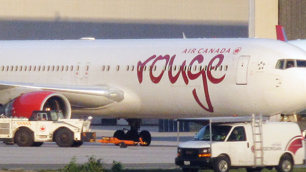 air canada baggage handler trapped