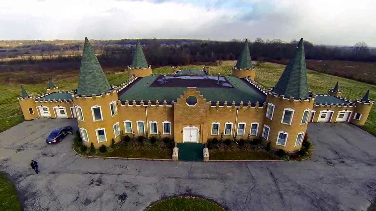 Ahmadiyya Durham Mosque Baitul Mahdi in Pickering