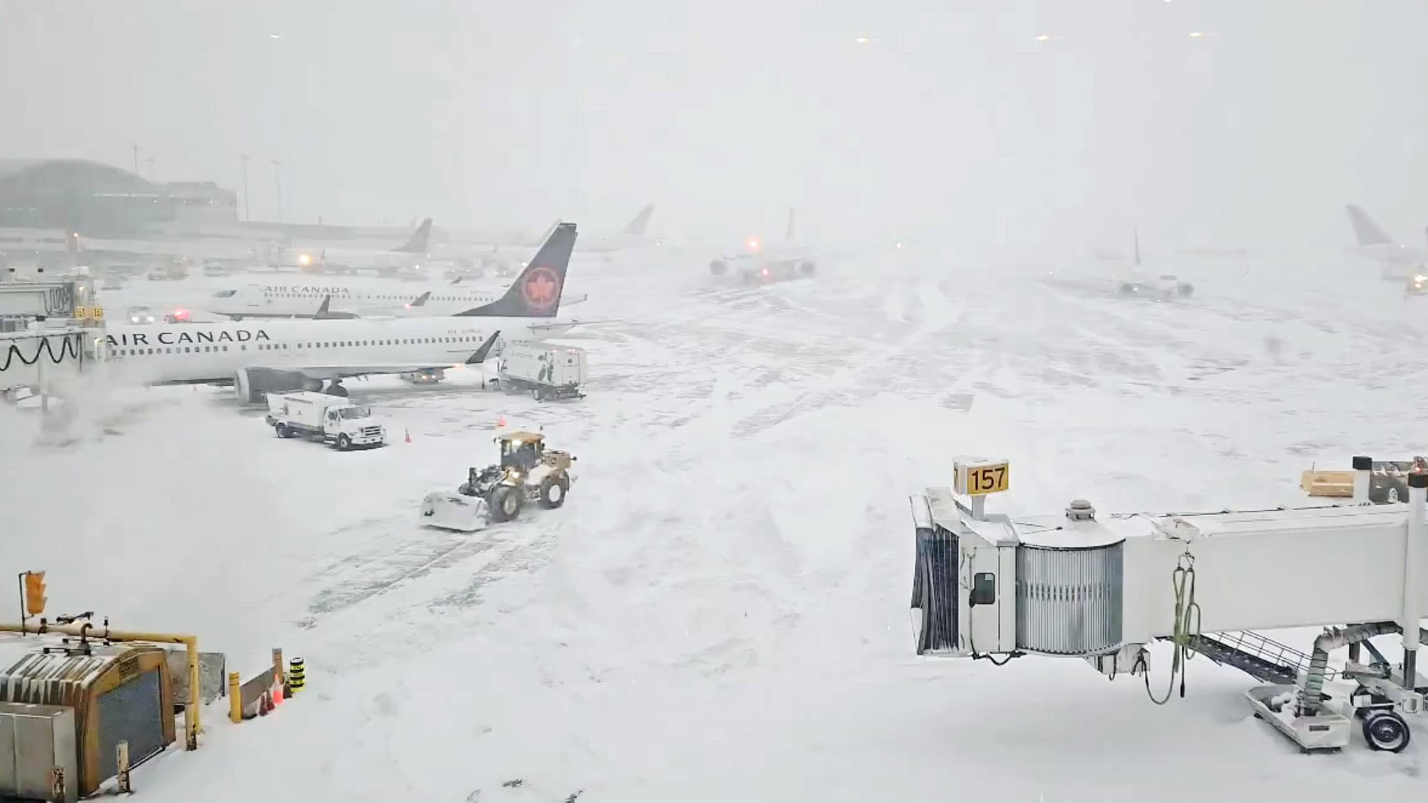 pearson airport snow toronto