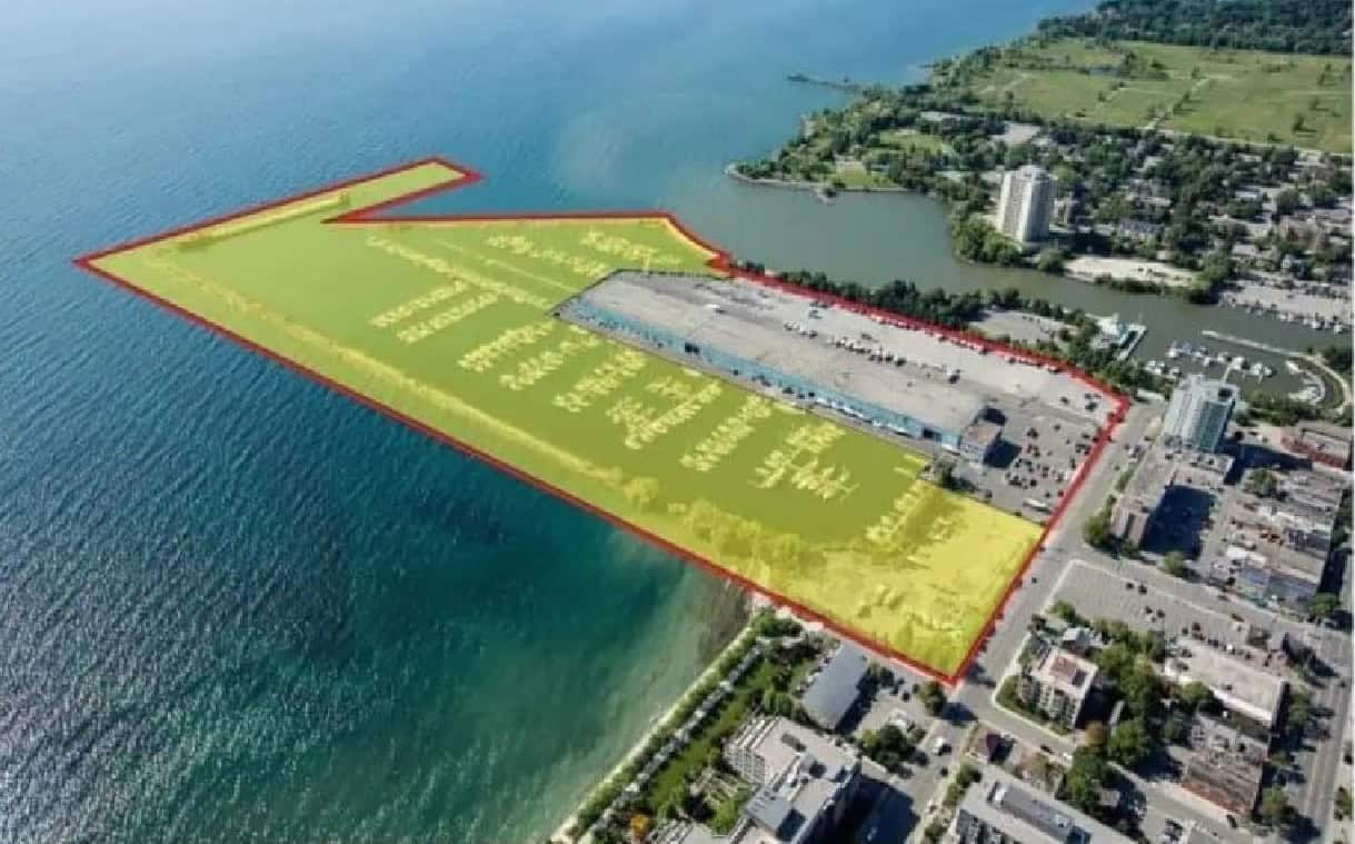 mississauga pushes federal government to help fund new marina.