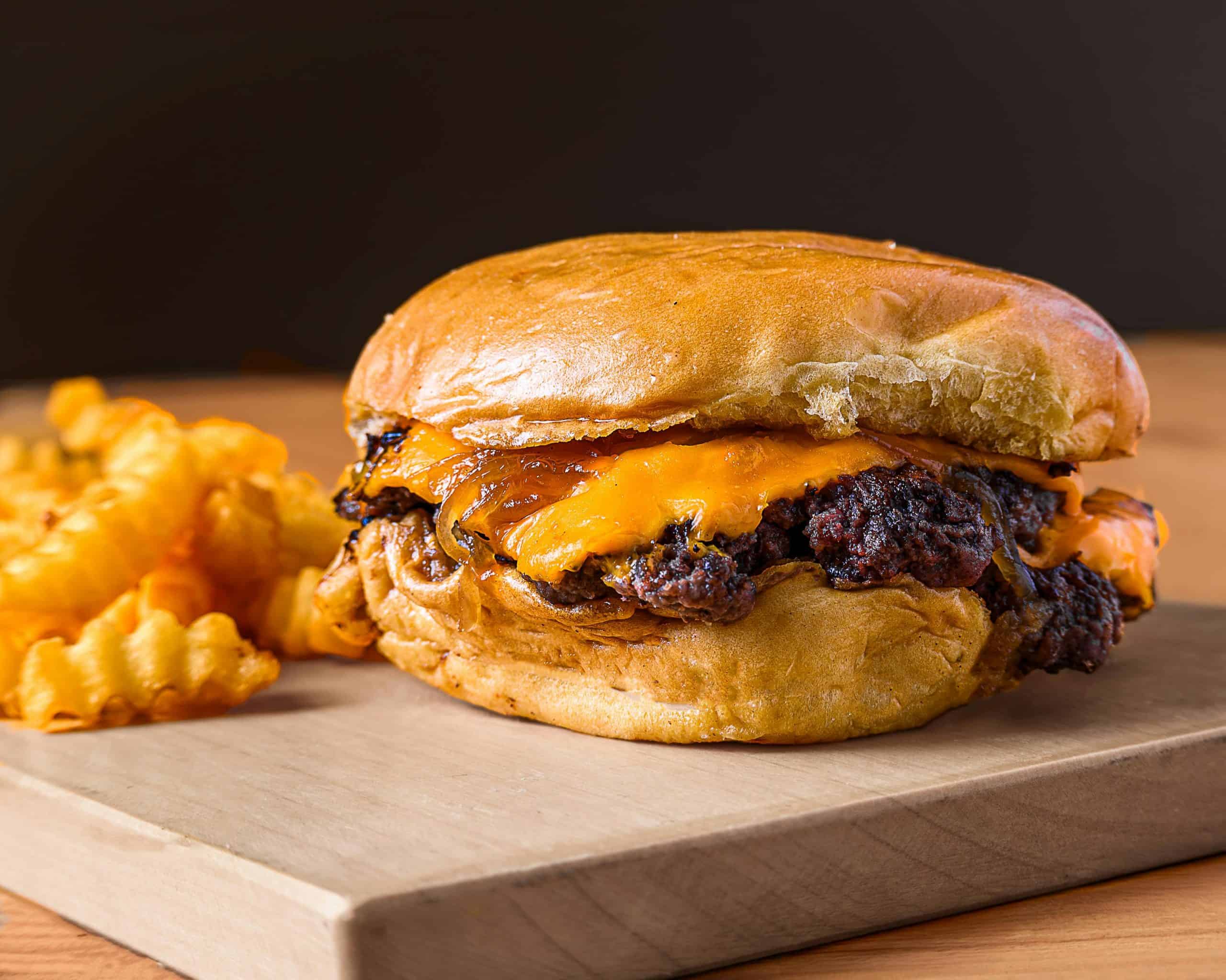 Toronto burger shop offering 100 free burgers to celebrate opening